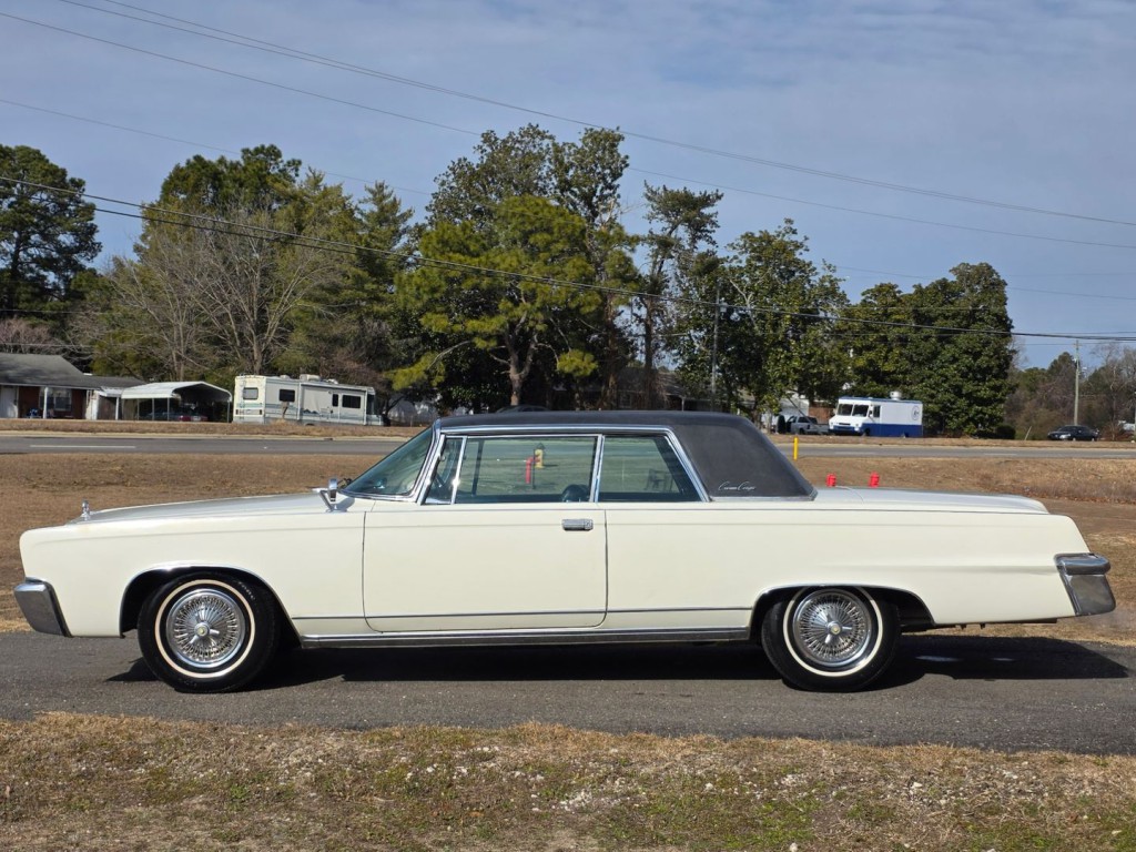 1966 Chrysler Imperial Image 11