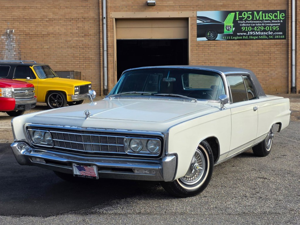 1966 Chrysler Imperial Image 12