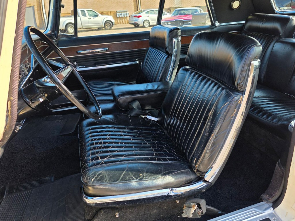 1966 Chrysler Imperial Image 13