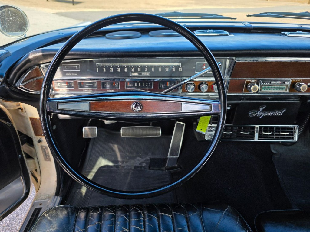 1966 Chrysler Imperial Image 16