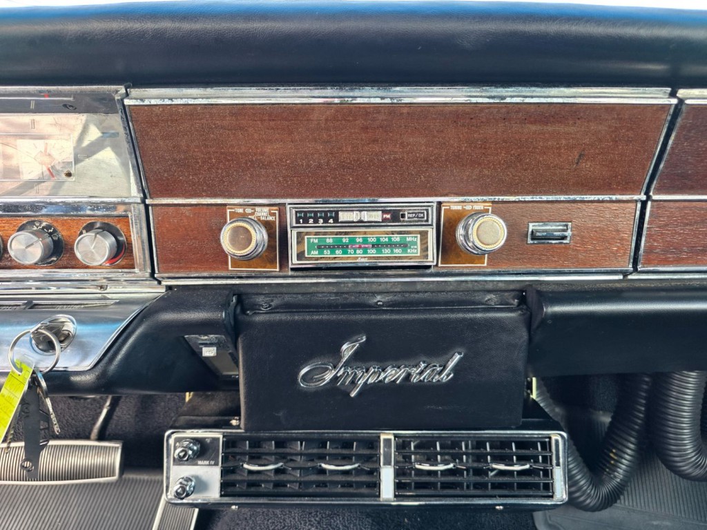 1966 Chrysler Imperial Image 19