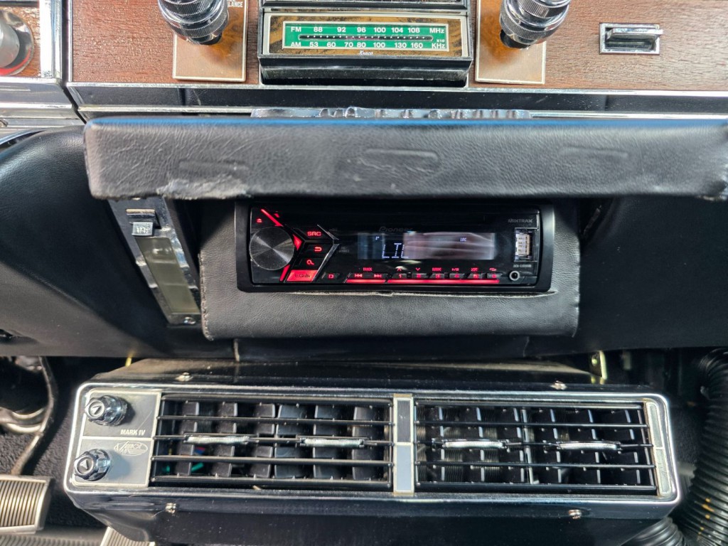 1966 Chrysler Imperial Image 22