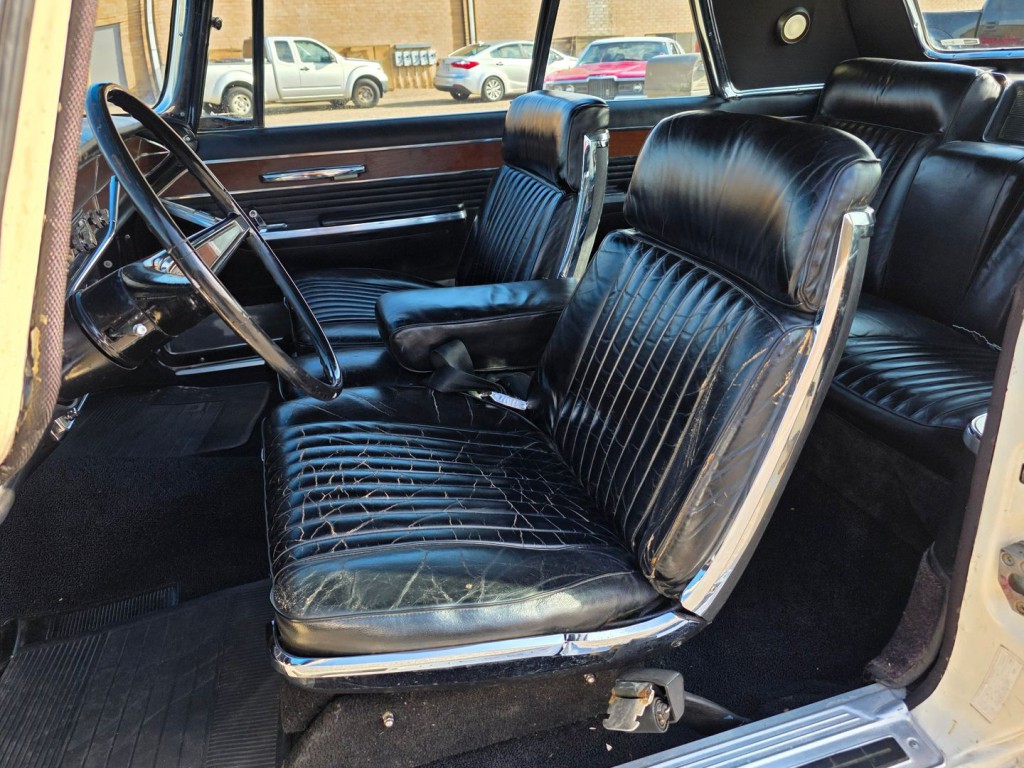 1966 Chrysler Imperial Image 25