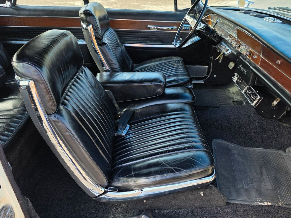 1966 Chrysler Imperial Image 29