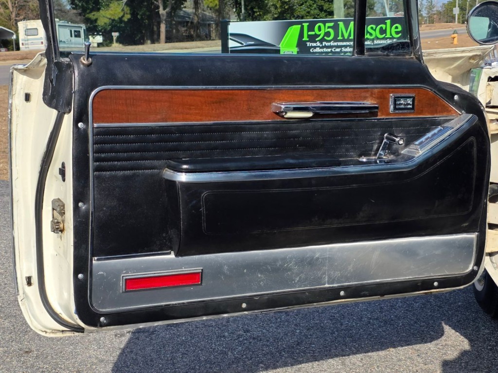 1966 Chrysler Imperial Image 36