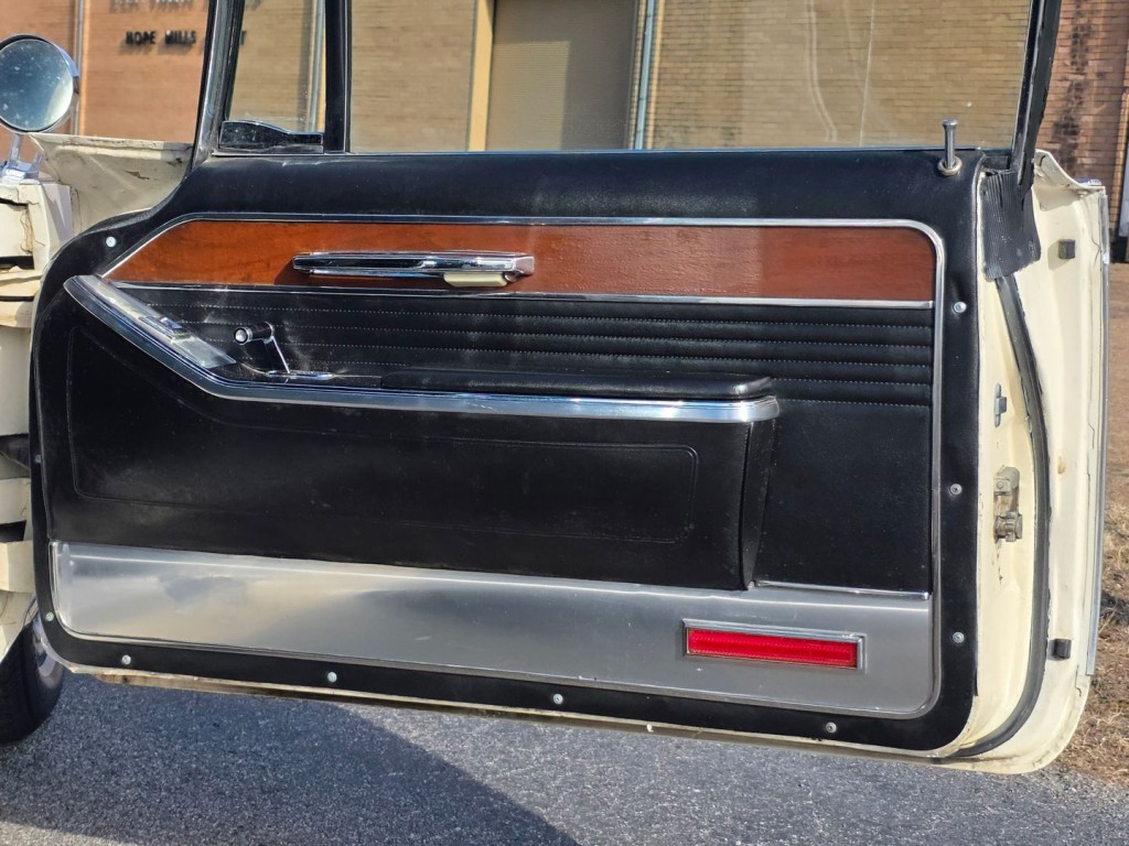 1966 Chrysler Imperial Image 37