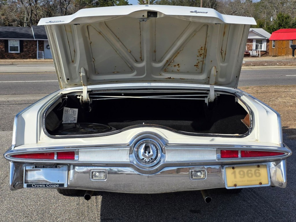 1966 Chrysler Imperial Image 44