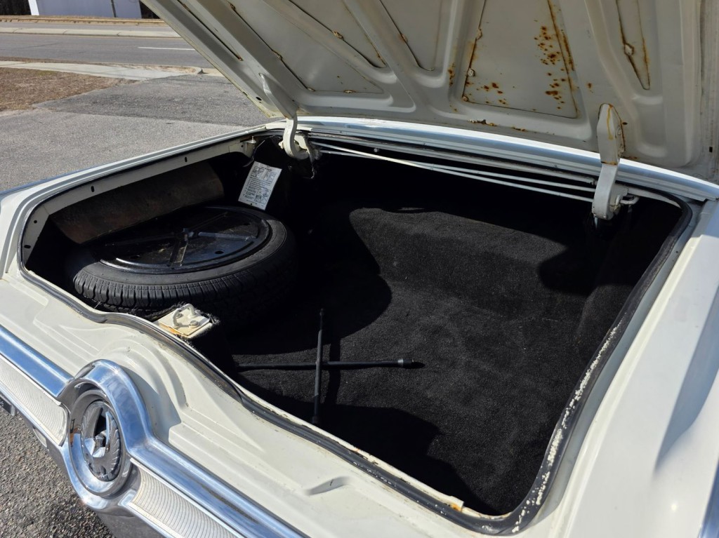 1966 Chrysler Imperial Image 45