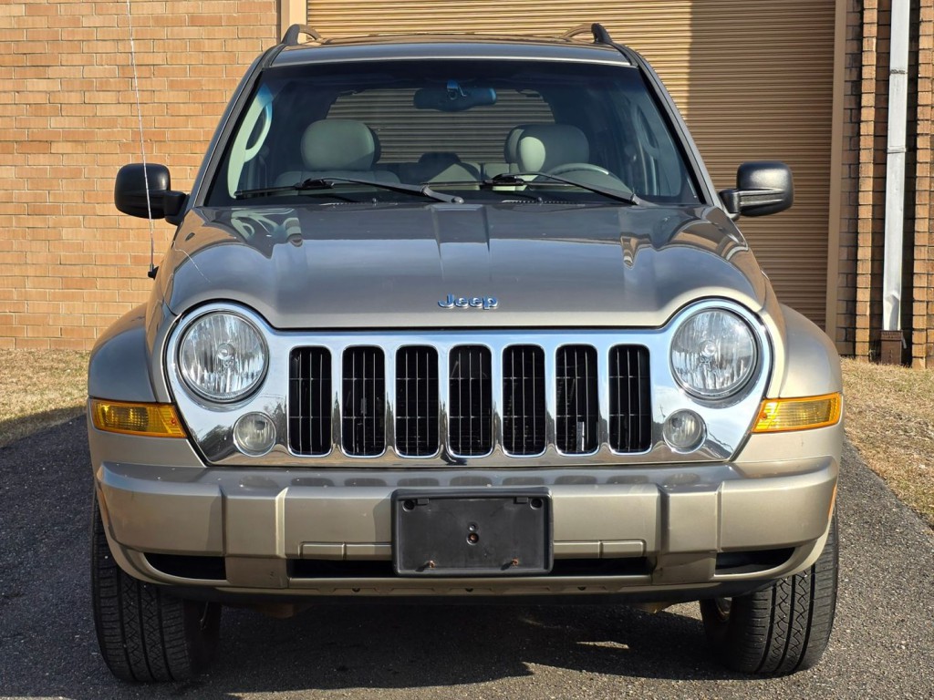 2005 Jeep Liberty Image 3