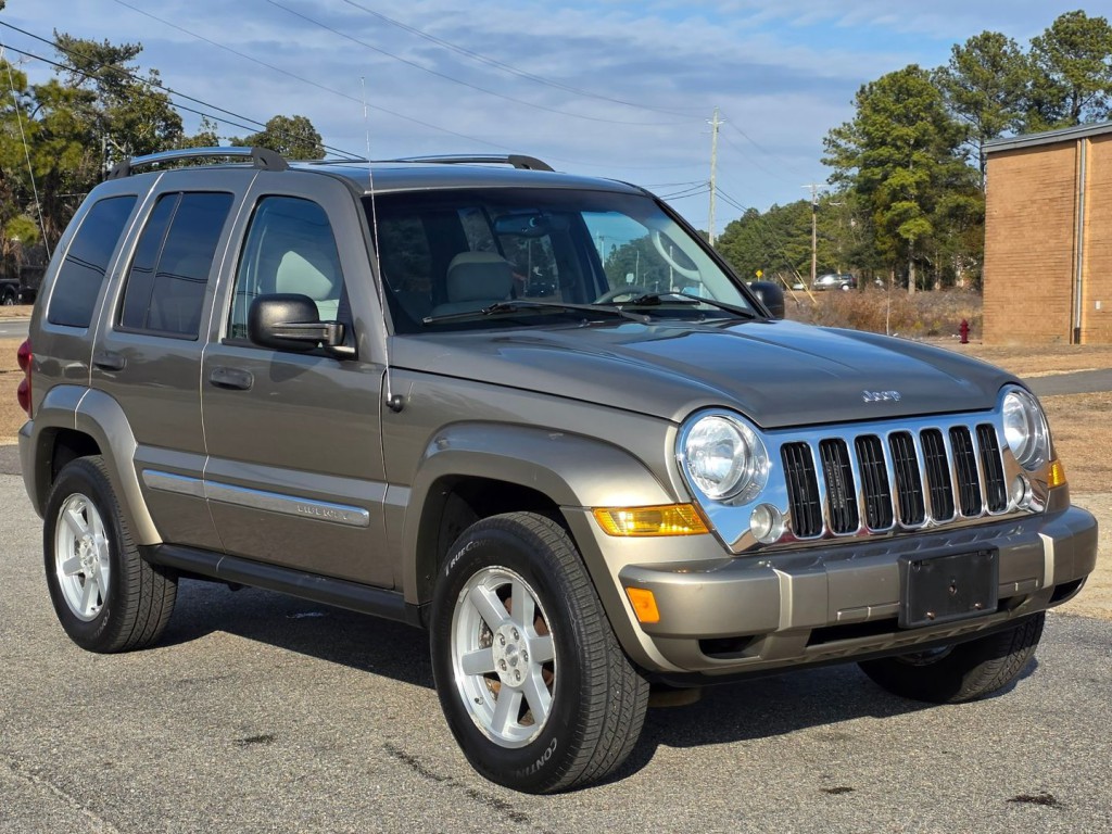 2005 Jeep Liberty Image 5