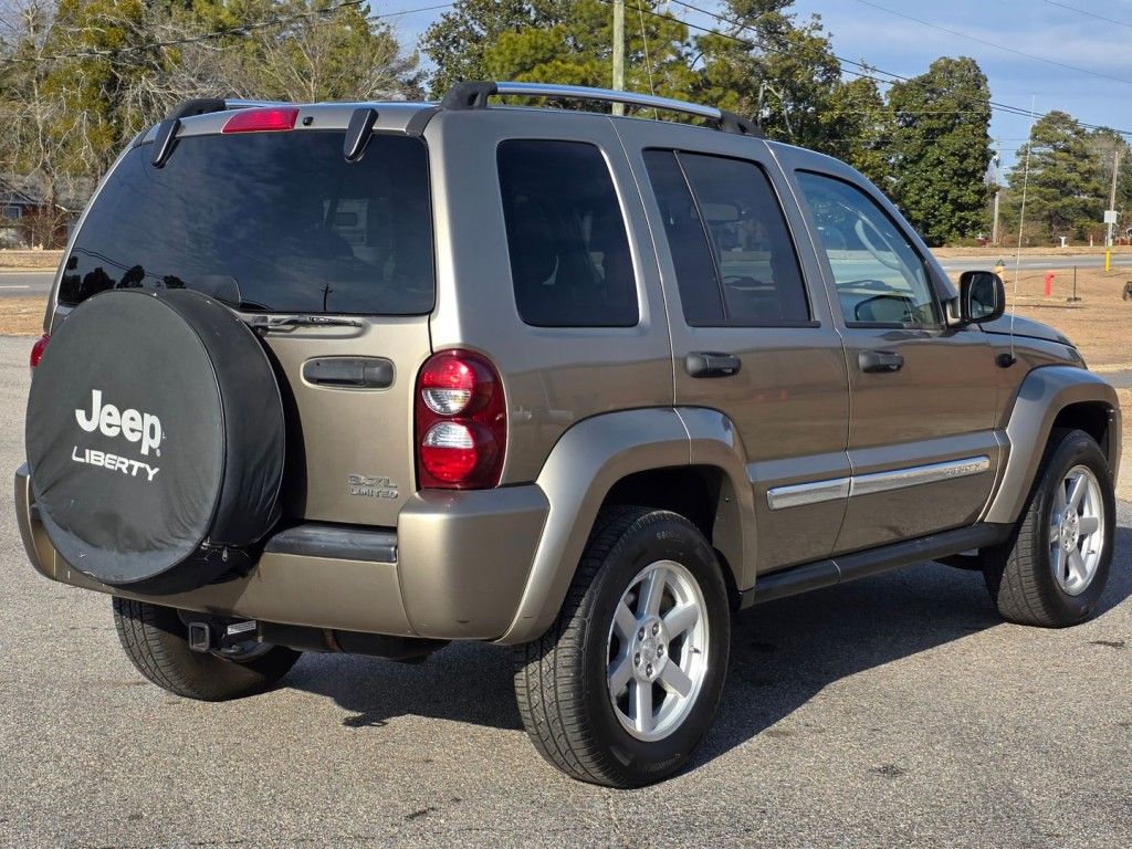 2005 Jeep Liberty Image 7