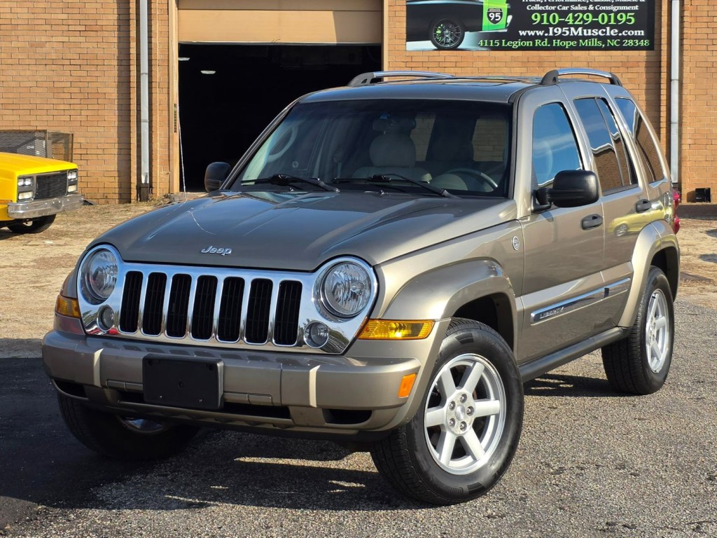 2005 Jeep Liberty Image 13