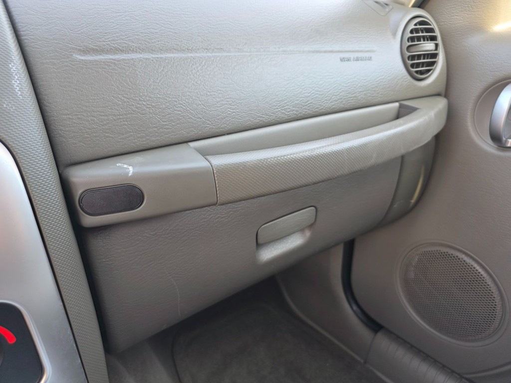 2005 Jeep Liberty Image 22