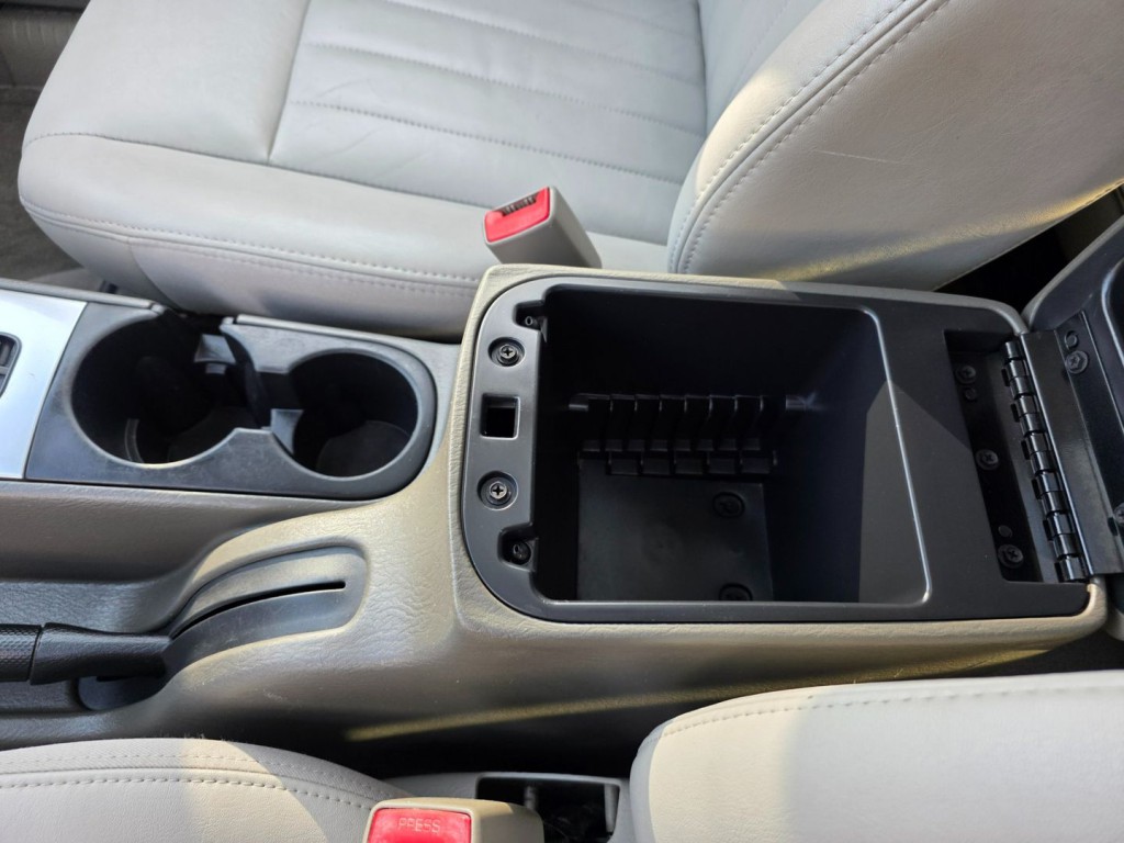 2005 Jeep Liberty Image 25