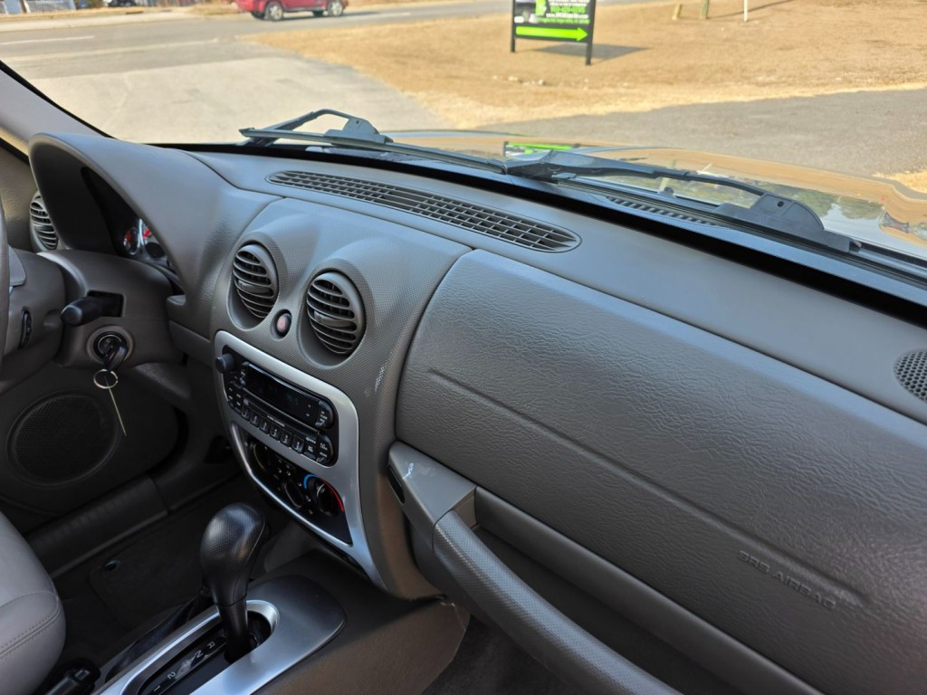 2005 Jeep Liberty Image 33