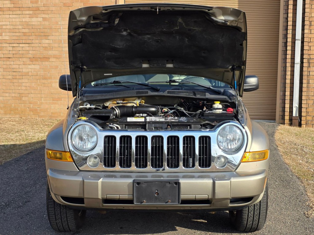 2005 Jeep Liberty Image 41