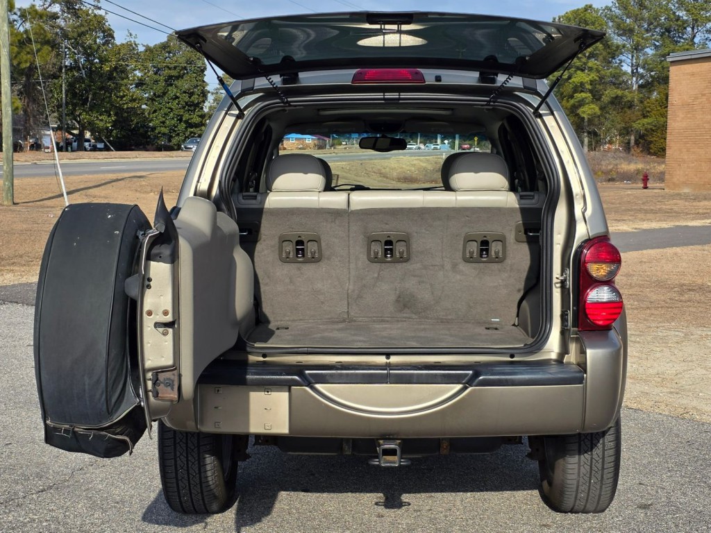 2005 Jeep Liberty Image 46