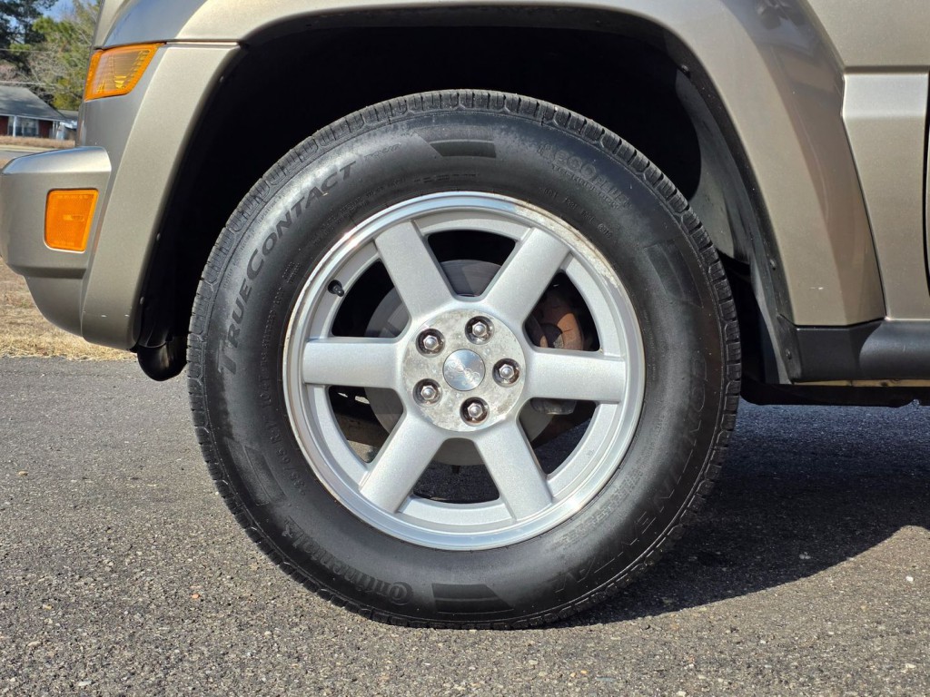 2005 Jeep Liberty Image 50