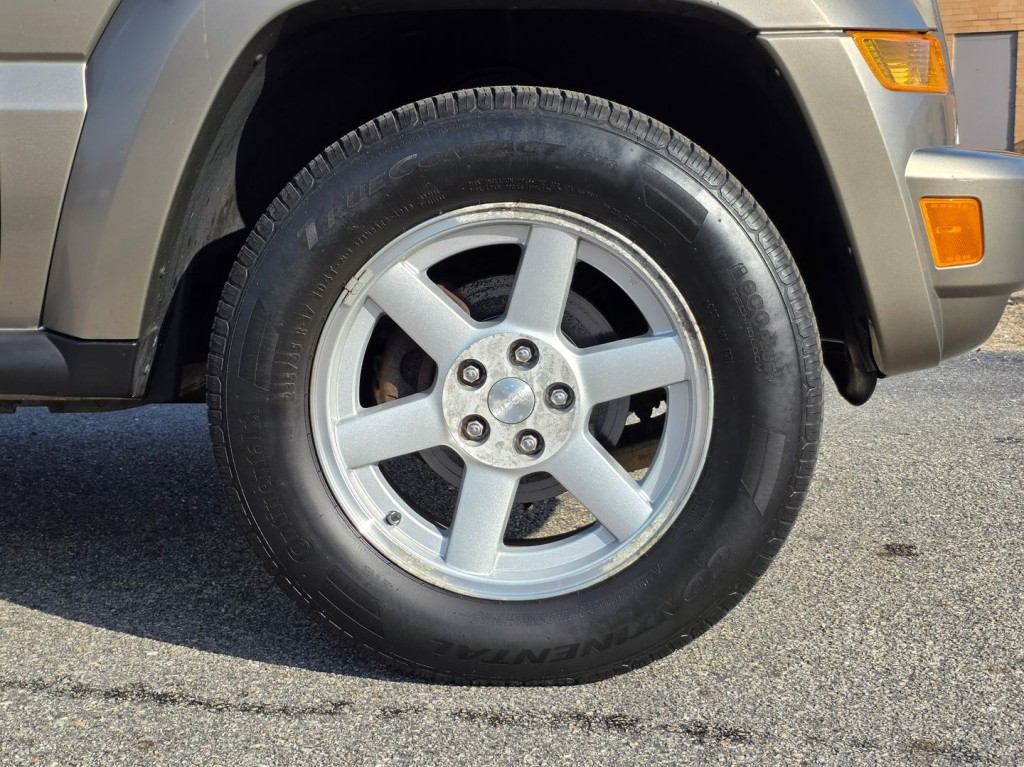 2005 Jeep Liberty Image 53