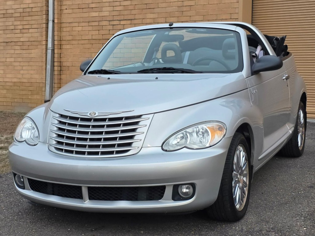 2006 Chrysler PT Cruiser Image 2