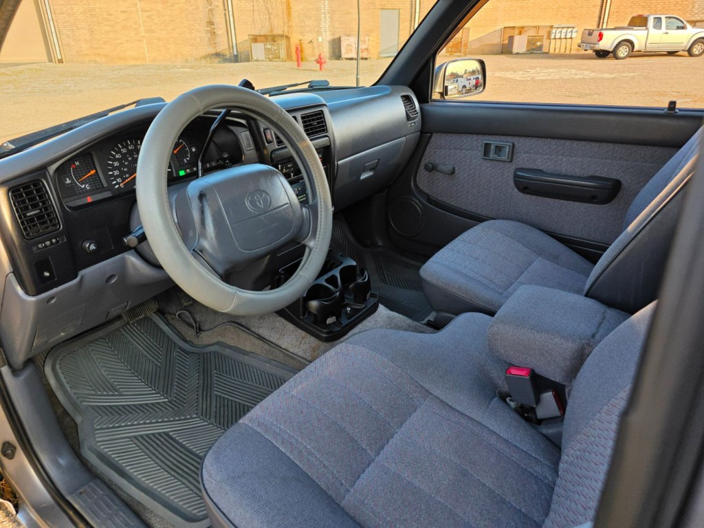 1996 Toyota Tacoma Image 16