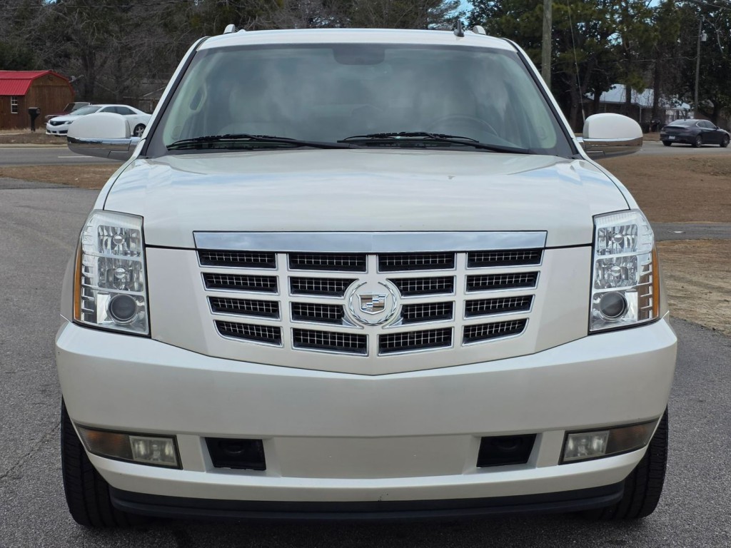 2011 Cadillac Escalade Image 3