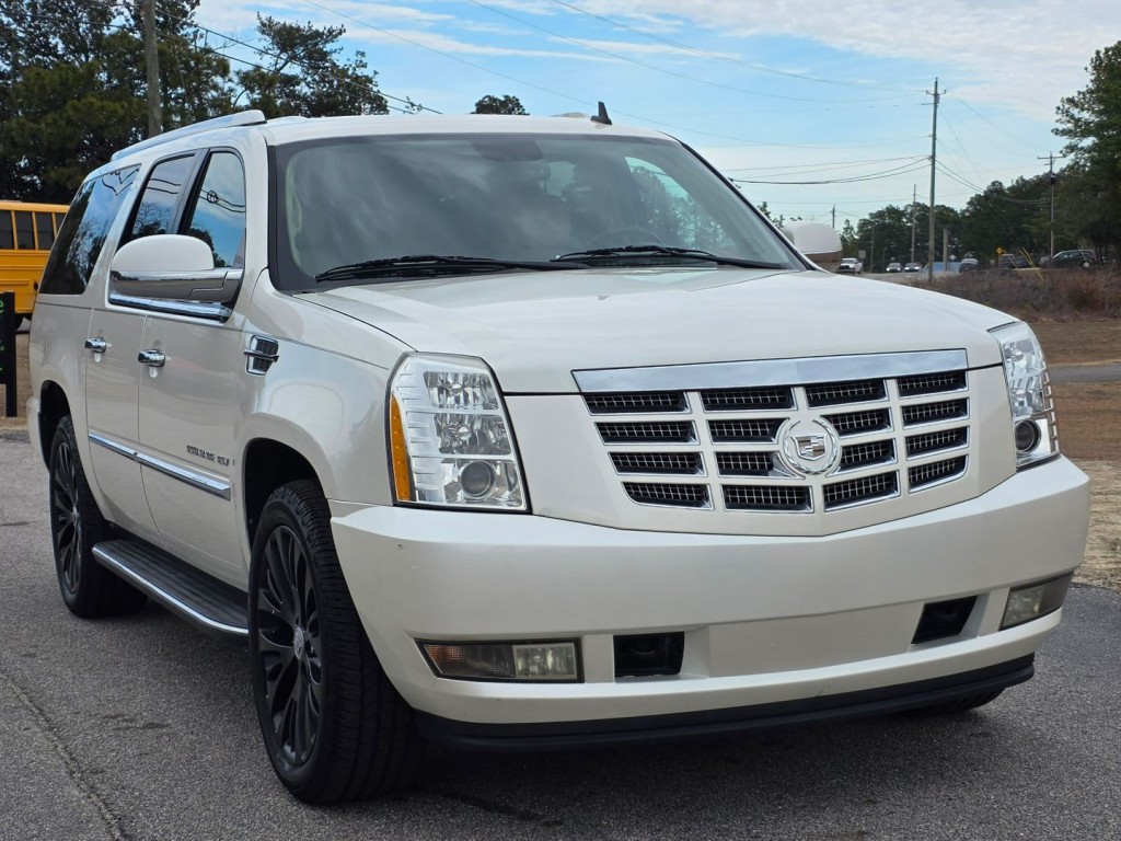 2011 Cadillac Escalade Image 4