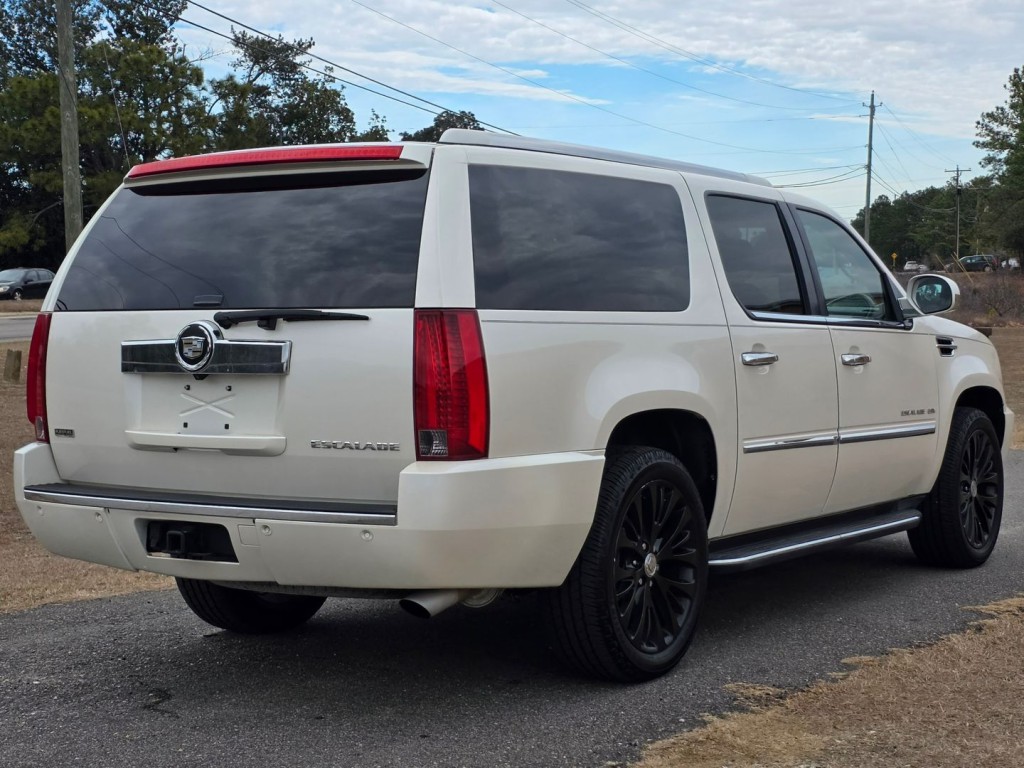 2011 Cadillac Escalade Image 7