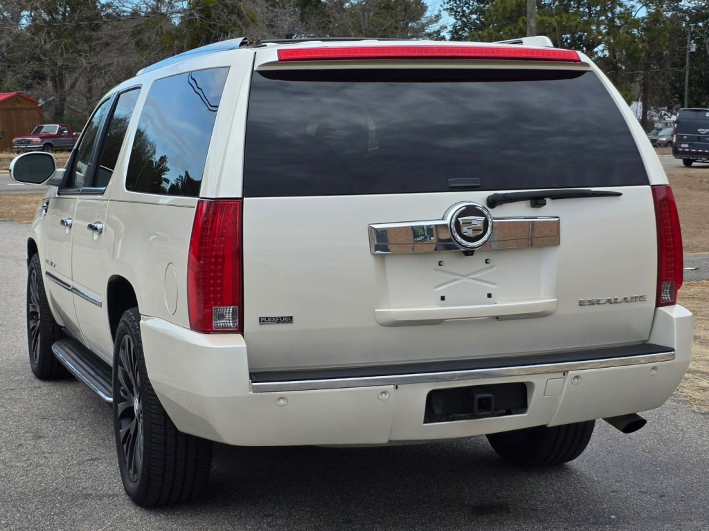 2011 Cadillac Escalade Image 10