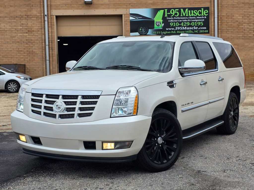 2011 Cadillac Escalade Image 13