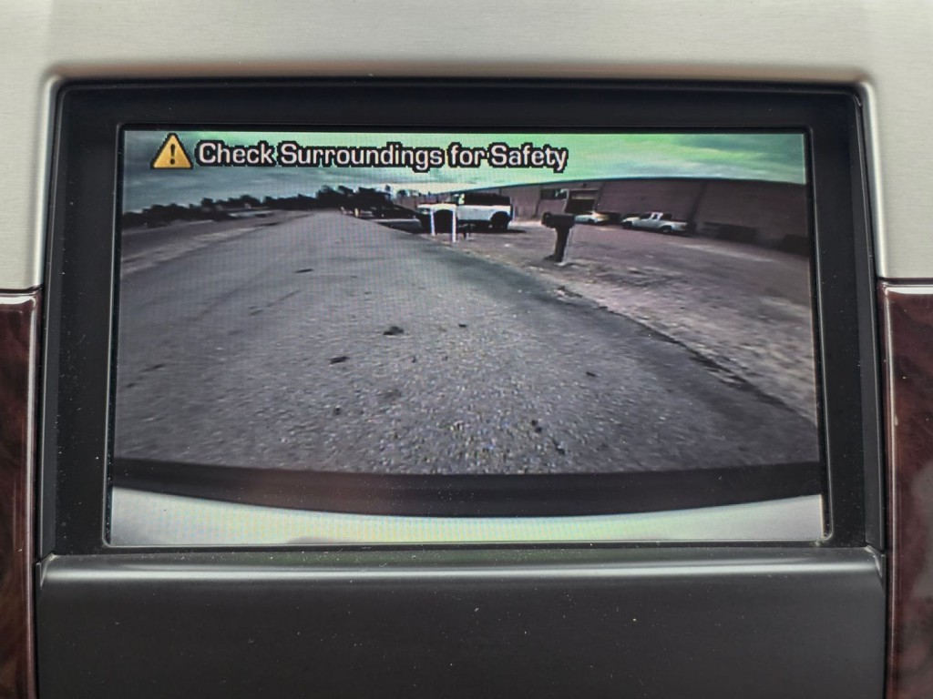 2011 Cadillac Escalade Image 21