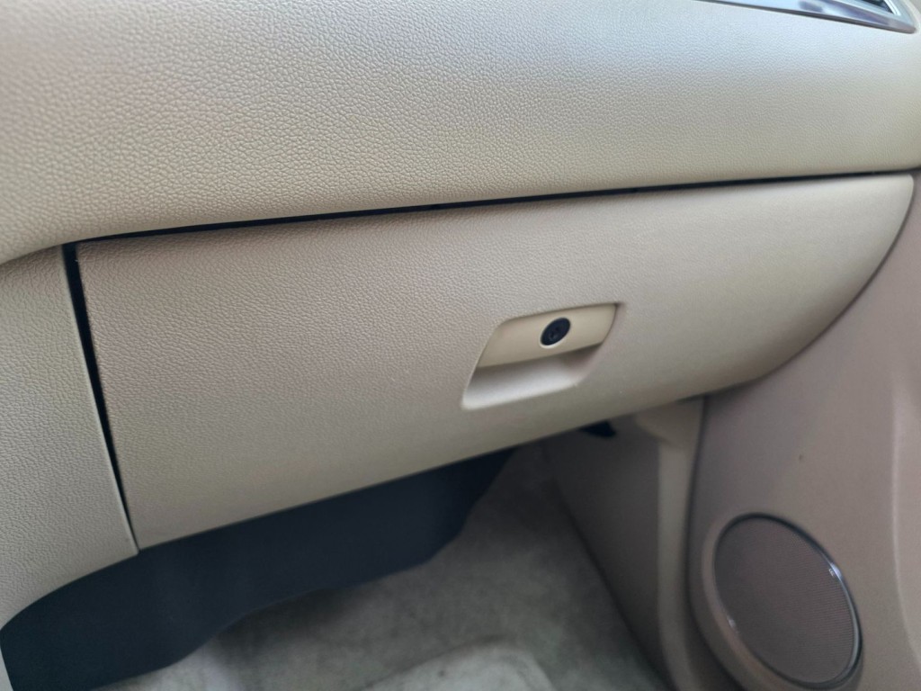 2011 Cadillac Escalade Image 23