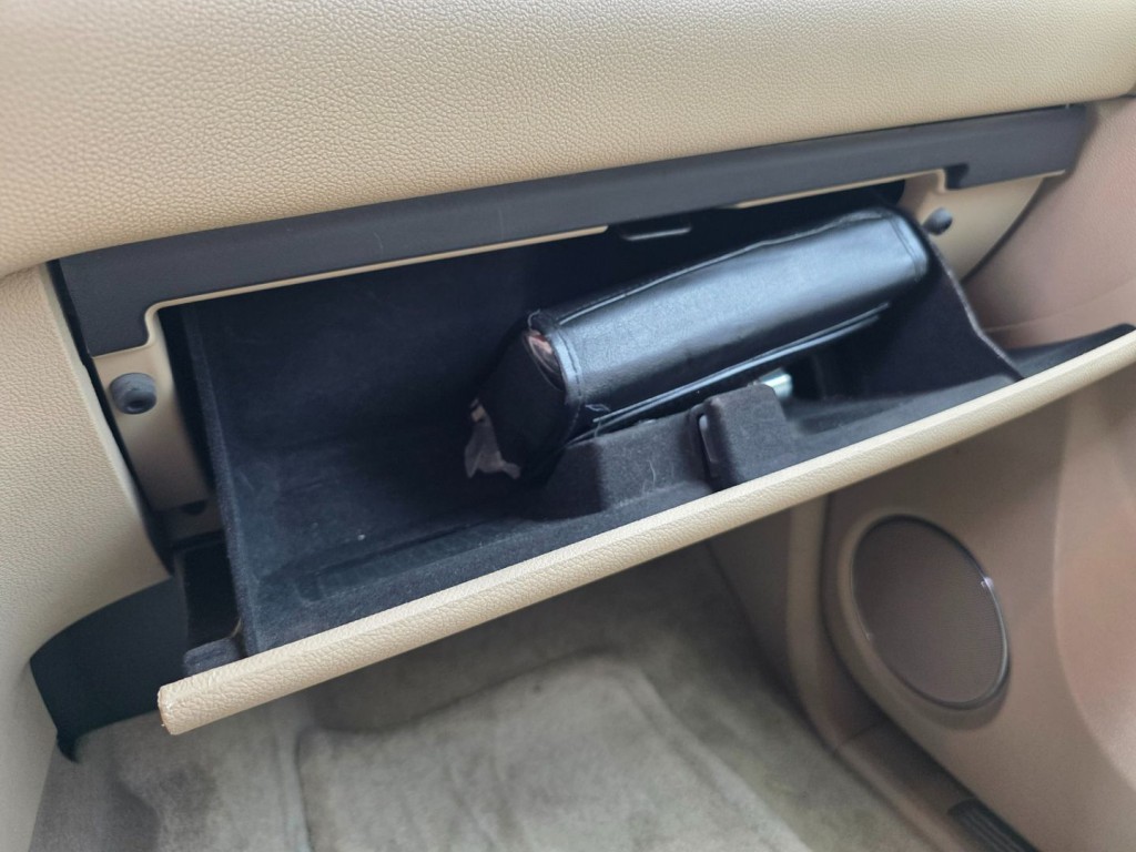 2011 Cadillac Escalade Image 24