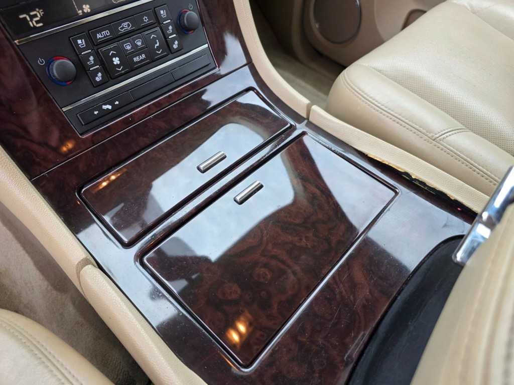 2011 Cadillac Escalade Image 26