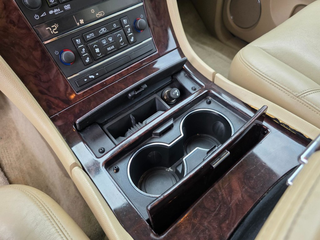 2011 Cadillac Escalade Image 27