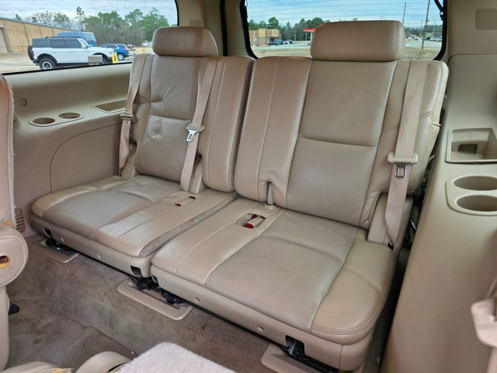 2011 Cadillac Escalade Image 33