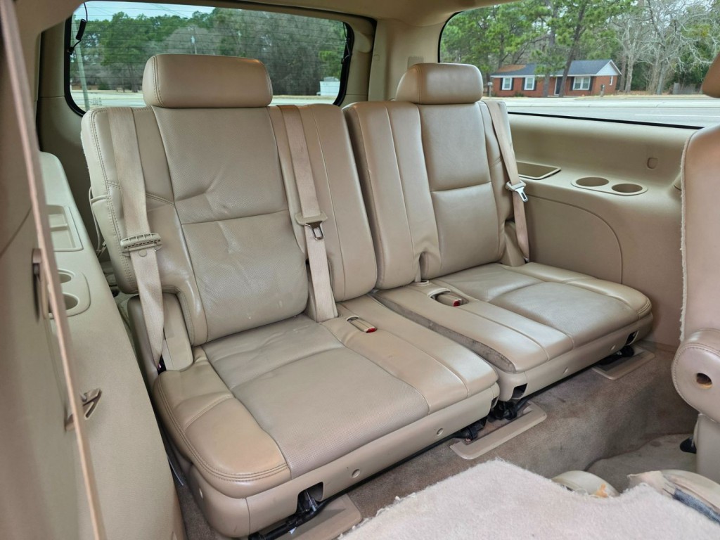 2011 Cadillac Escalade Image 34