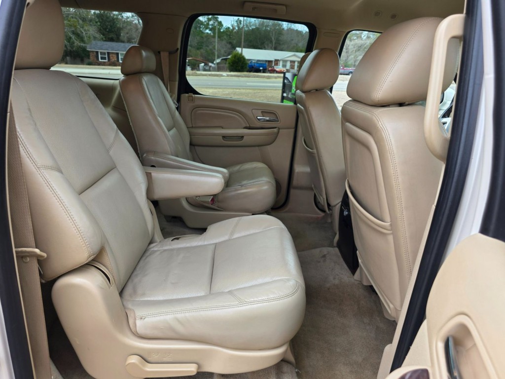 2011 Cadillac Escalade Image 35