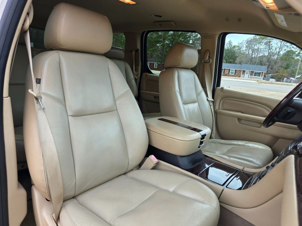 2011 Cadillac Escalade Image 36
