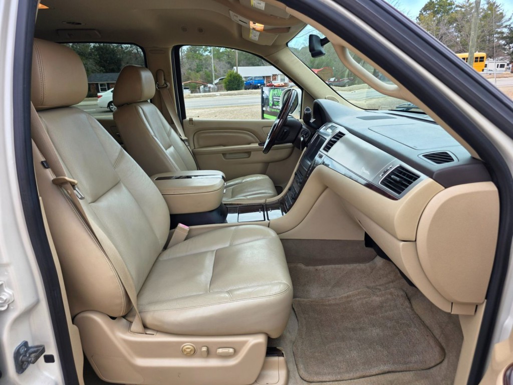 2011 Cadillac Escalade Image 37