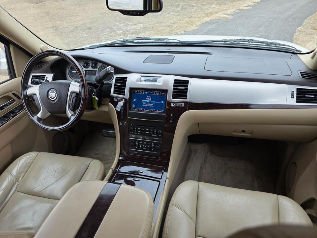 2011 Cadillac Escalade Image 39