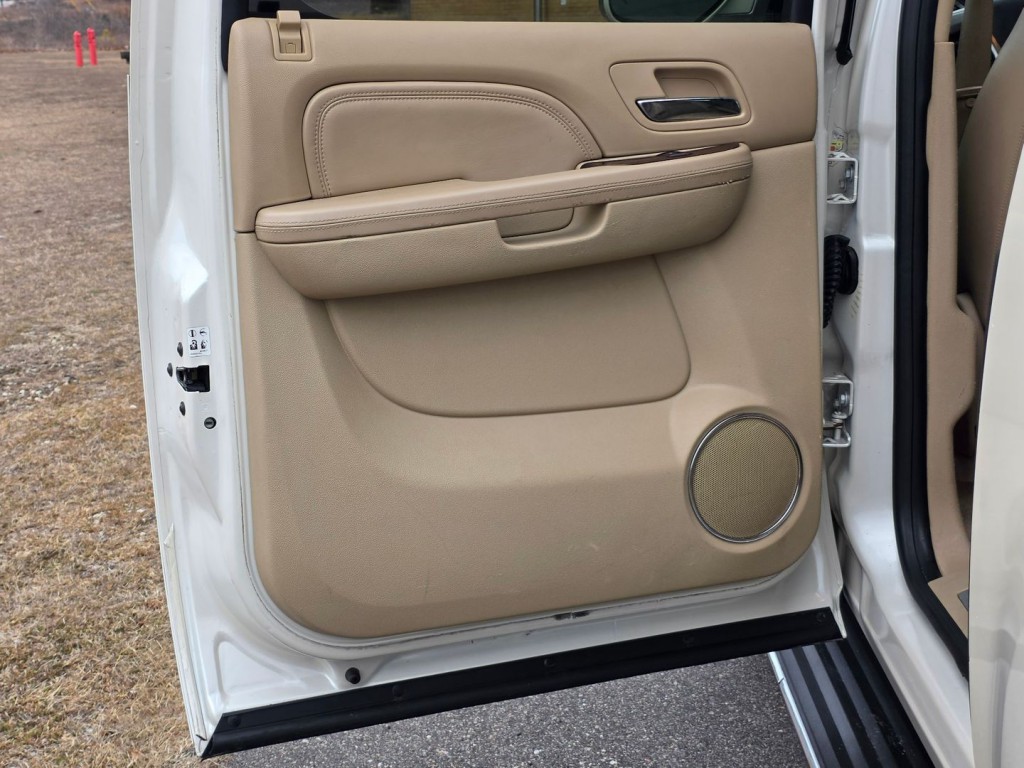 2011 Cadillac Escalade Image 42
