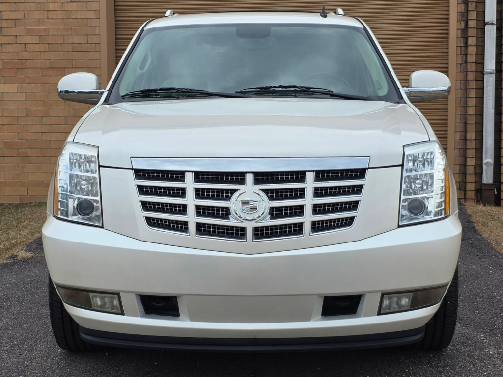 2011 Cadillac Escalade Image 44