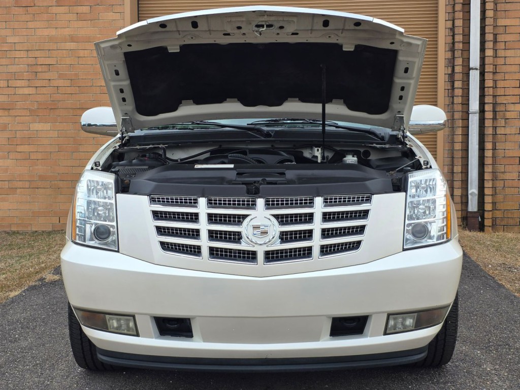 2011 Cadillac Escalade Image 45
