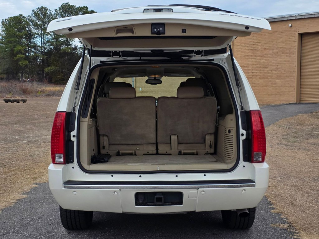 2011 Cadillac Escalade Image 50