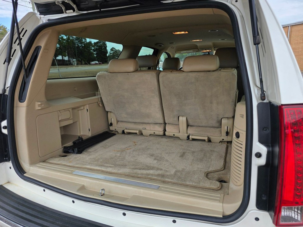 2011 Cadillac Escalade Image 51