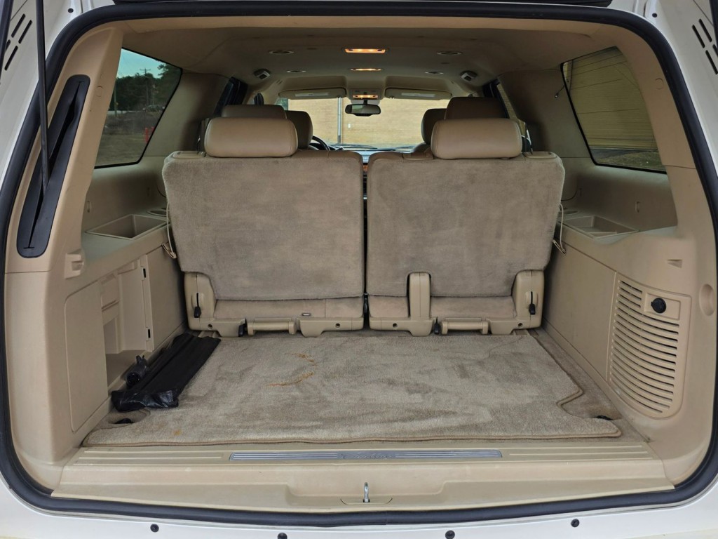 2011 Cadillac Escalade Image 52