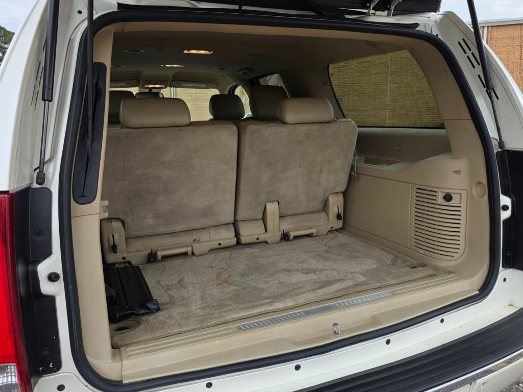 2011 Cadillac Escalade Image 53