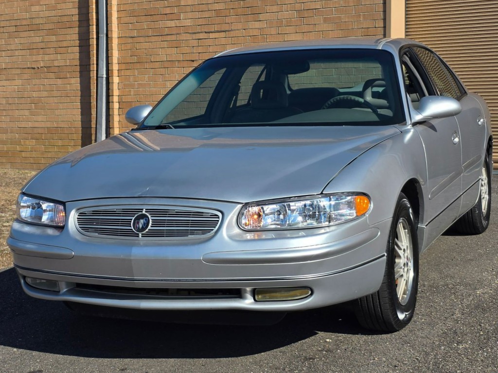 2003 Buick Regal Image 2