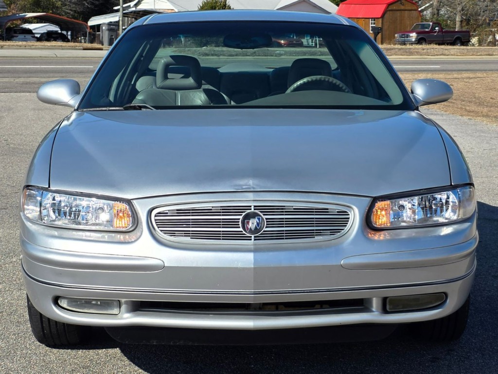 2003 Buick Regal Image 3